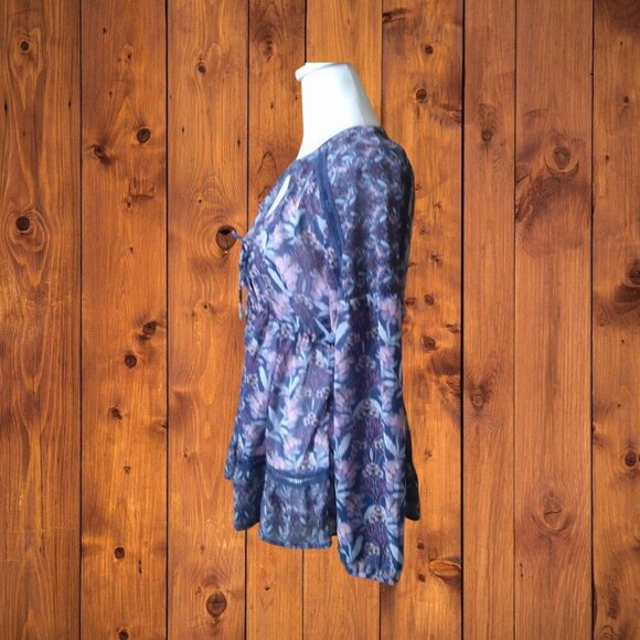 Skylar & Jade Women's  Small Semi Sheer High Neck Top Key Hole Neckline Floral - Picture 5 of 6